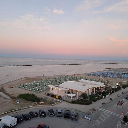 Attico Fronte Mare Apartamento Martinsicuro Exterior foto