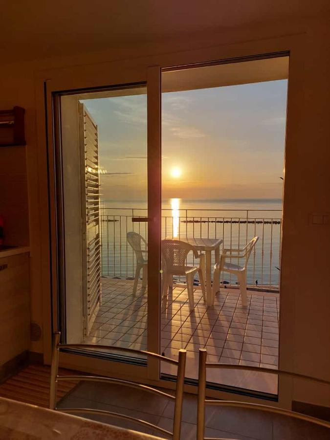 Attico Fronte Mare Apartamento Martinsicuro Exterior foto