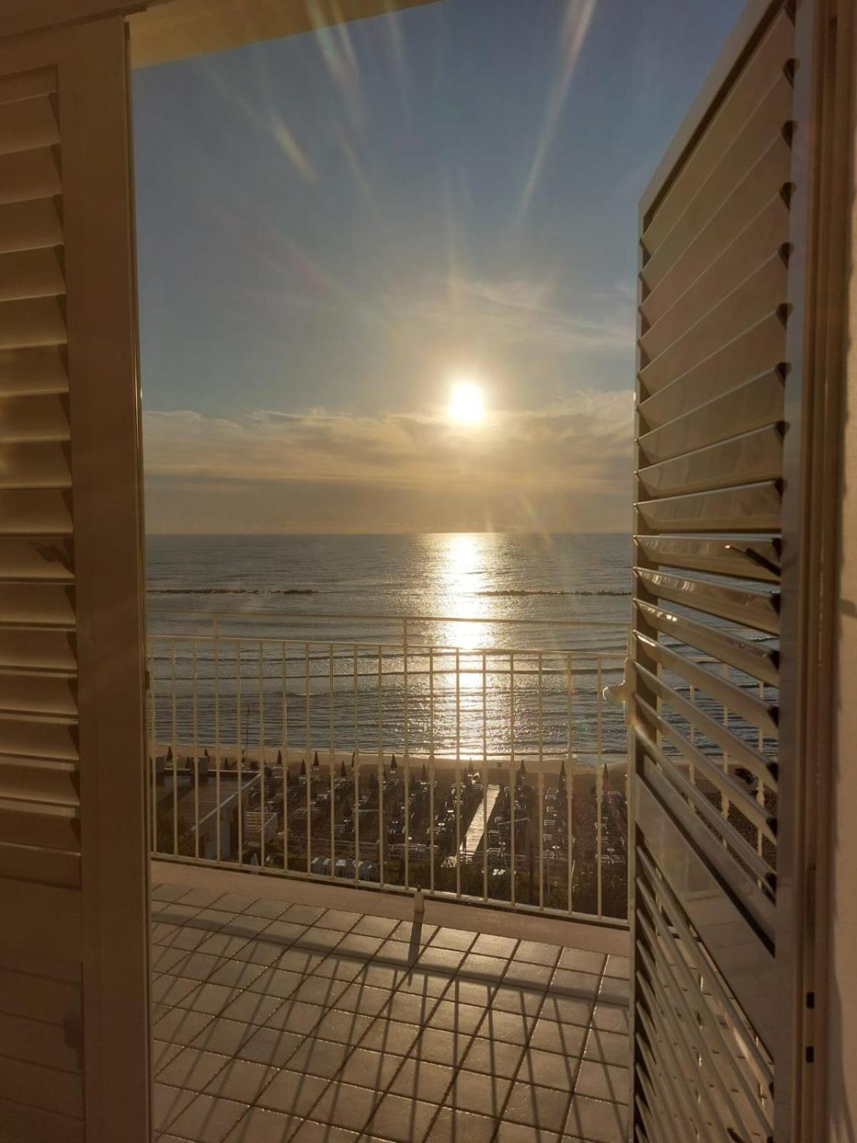 Attico Fronte Mare Apartamento Martinsicuro Exterior foto