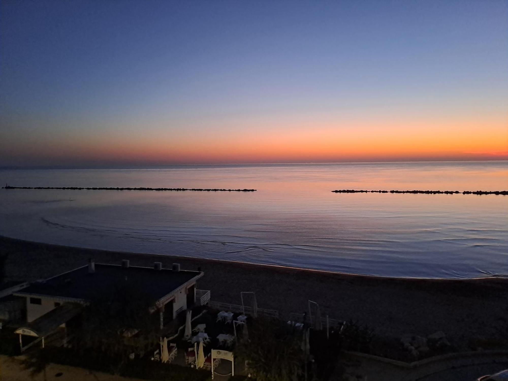 Attico Fronte Mare Apartamento Martinsicuro Exterior foto